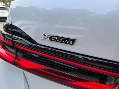 Used 2021 BMW 750i xDrive w/ Executive Package image 11