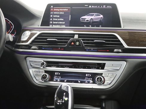 Used 2020 BMW 750i xDrive w/ M Sport Package AWD/4WD image 29
