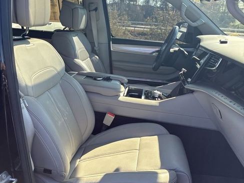 Used 2022 Jeep Grand Wagoneer Series I w/ Flexible Seating Group image 18