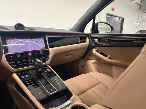 Certified 2026 Porsche Macan AWD/4WD image 15