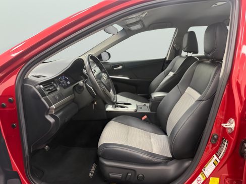 Used 2012 Toyota Camry SE FWD image 10