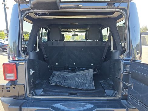 Used 2017 Jeep Wrangler Unlimited Sahara w/ Connectivity Group AWD/4WD image 16