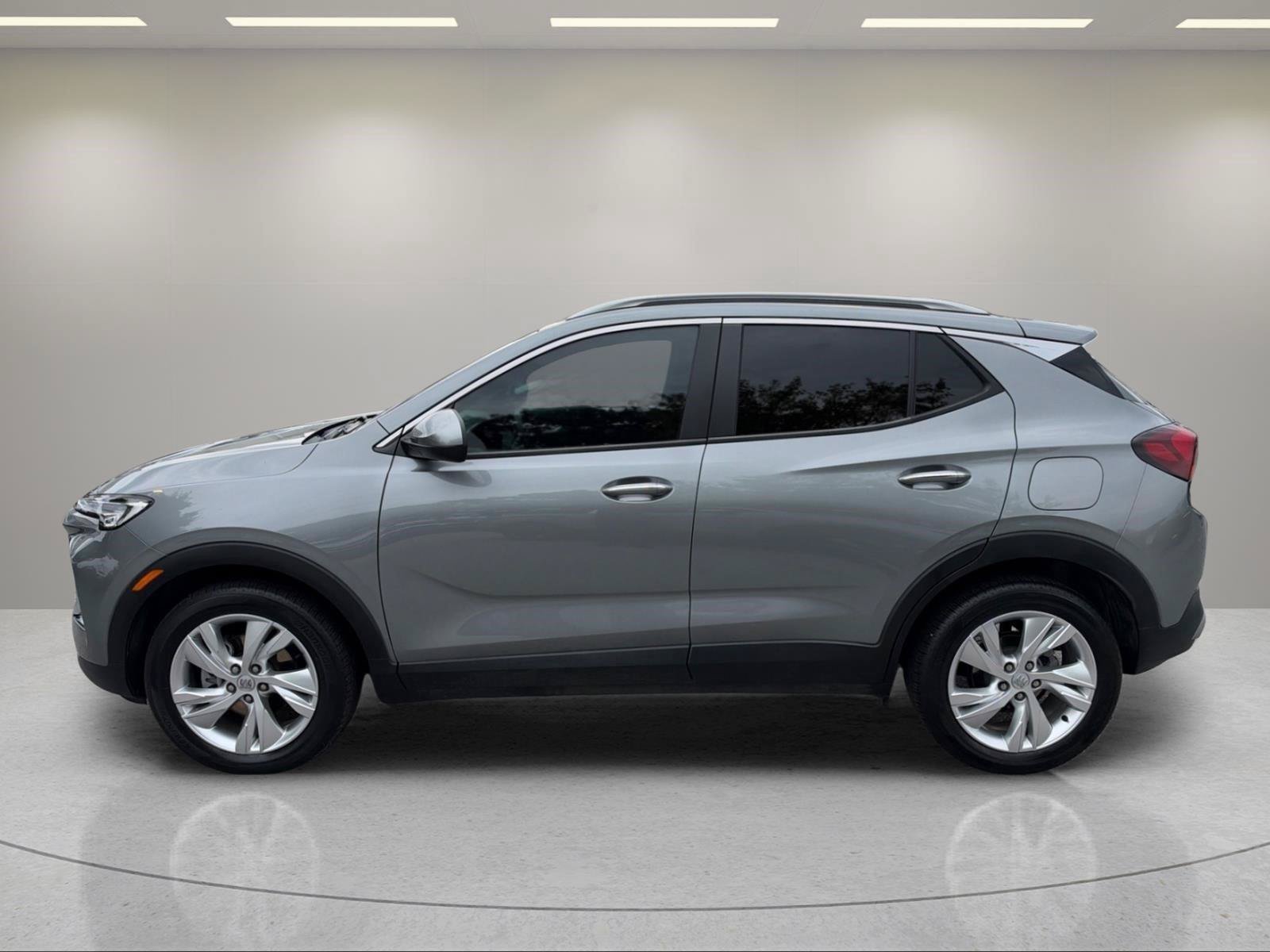 Used 2025 Buick Encore GX Preferred w/ Comfort Package FWD image 2