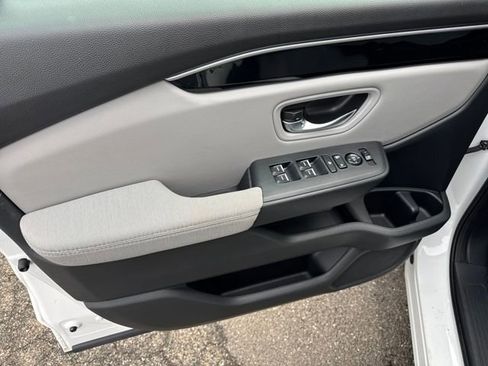 Certified 2023 Honda Pilot LX image 6