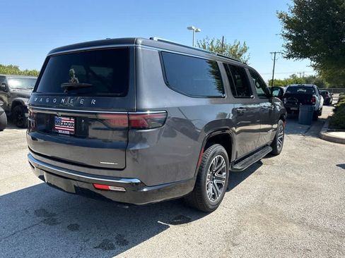 Used 2024 Jeep Wagoneer L Series II w/ Flexible Seating Group AWD/4WD image 5