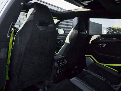Used 2024 Lamborghini Urus Performante AWD/4WD image 42