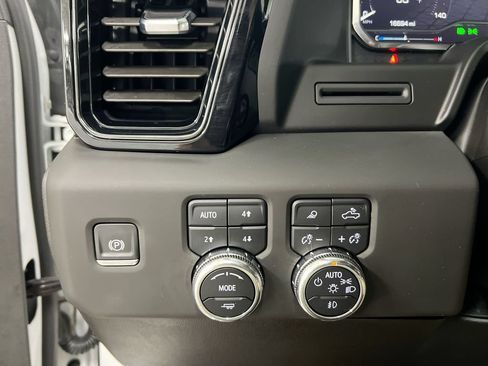 Used 2025 GMC Sierra 1500 AT4 AWD/4WD image 19