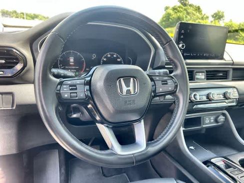 Certified 2025 Honda Pilot Touring image 17