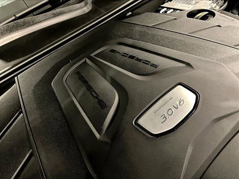 Certified 2023 Porsche Cayenne Platinum Edition AWD/4WD image 34