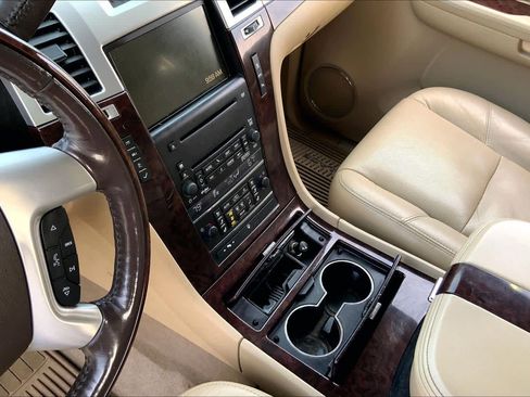 Used 2009 Cadillac Escalade ESV image 15