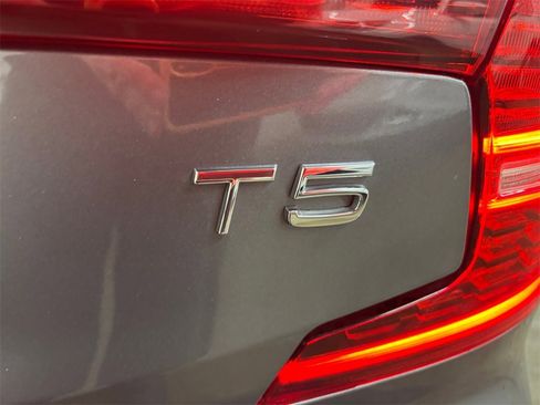 Used 2020 Volvo S60 T5 Momentum w/ Protection Package Premier image 33