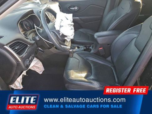 Used 2019 Jeep Cherokee Limited image 13