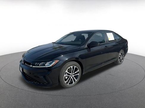 Used 2025 Volkswagen Jetta Sport image 8