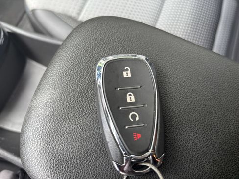 Used 2025 Chevrolet Trax LT FWD image 21