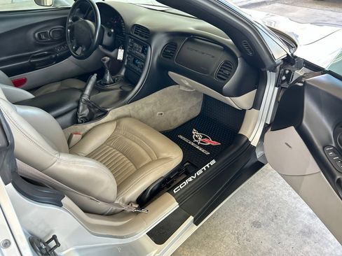 Used 2000 Chevrolet Corvette Coupe w/ Roof Pkg RWD image 23