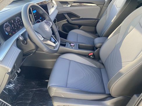 New 2026 Volkswagen Tiguan SE R-Line FWD image 15