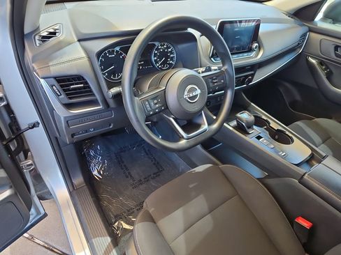 Used 2024 Nissan Rogue S FWD image 10