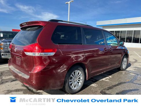 Used 2011 Toyota Sienna XLE image 3