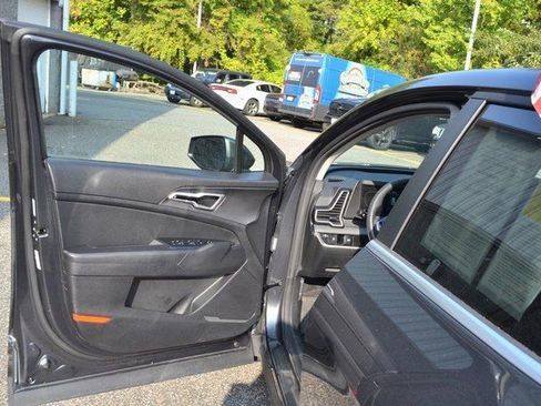 Used 2024 Kia Sportage LX image 15