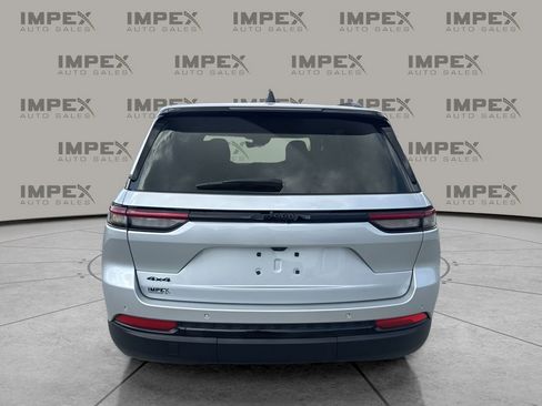 Used 2024 Jeep Grand Cherokee Altitude image 4