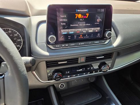 Used 2023 Nissan Rogue SV w/ SV Premium B Package FWD image 23
