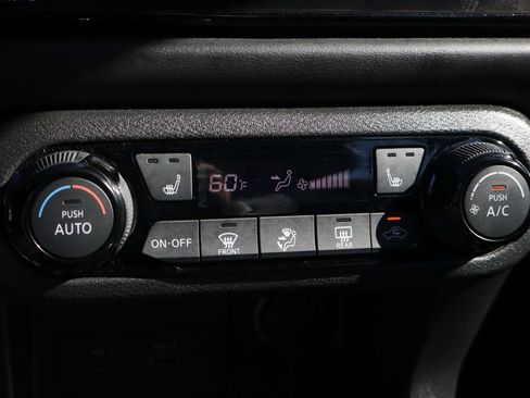 Used 2023 Nissan Kicks SR w/ SR Premium Package FWD image 31