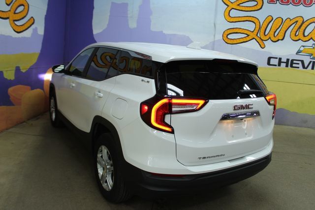 Used 2024 GMC Terrain SLE w/ LPO, Floor Liner Package FWD image 6