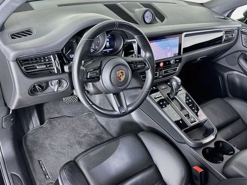 Certified 2024 Porsche Macan AWD/4WD image 4