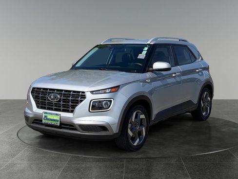 Used 2021 Hyundai Venue SEL w/ Premium Package FWD image 4