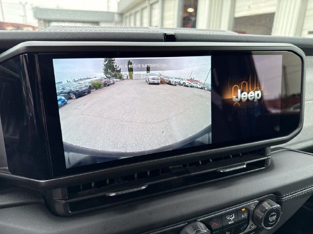 Used 2024 Jeep Wrangler Unlimited Sahara AWD/4WD image 22