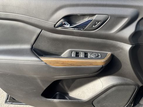 Used 2023 GMC Acadia SLE image 9