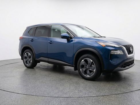Used 2025 Nissan Rogue SV FWD image 3