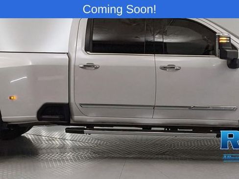Used 2024 Chevrolet Silverado 3500 High Country w/ High Country Premium Package image 2
