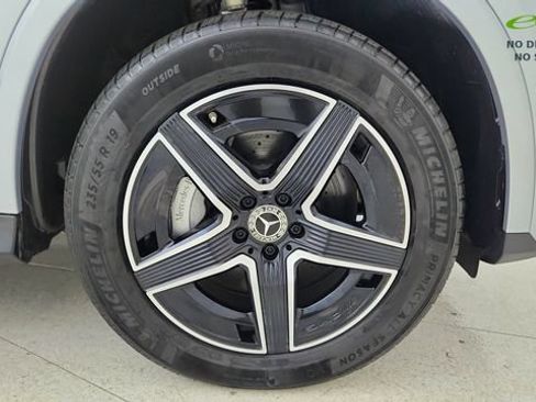 Used 2025 Mercedes-Benz GLC 300 4MATIC image 57