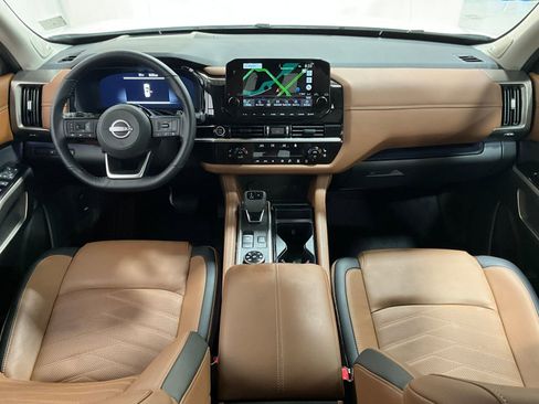 Used 2024 Nissan Pathfinder Platinum w/ Cargo Package image 13