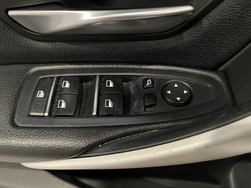 Used 2018 BMW 320i xDrive Sedan w/ Convenience Package AWD/4WD image 11