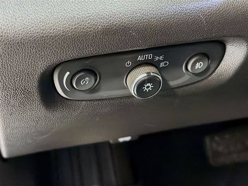 Used 2020 Chevrolet Traverse Premier FWD image 12