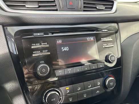 Used 2016 Nissan Rogue S image 6