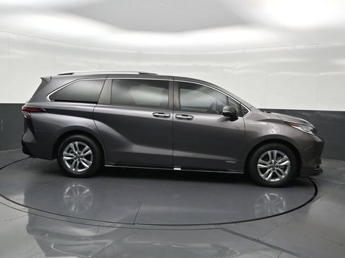 Used 2021 Toyota Sienna Limited FWD image 7