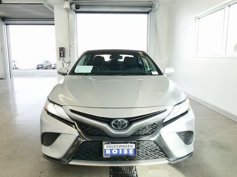 Used 2020 Toyota Camry XSE image 2
