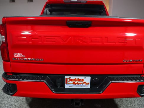 Used 2020 Chevrolet Silverado 1500 Custom w/ Custom Value Package image 8