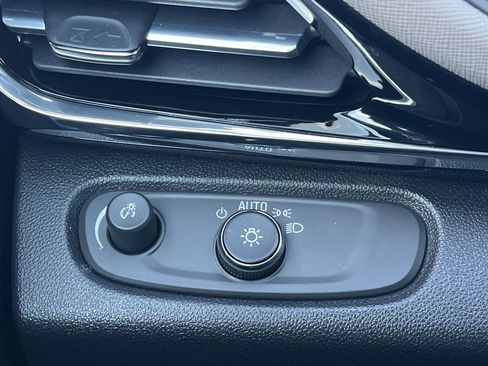 Used 2025 Buick Envista Avenir image 12