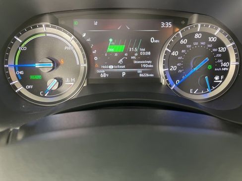 Certified 2022 Toyota Highlander XLE image 28