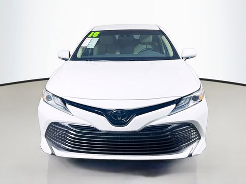 Used 2018 Toyota Camry XLE FWD image 11