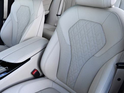 Certified 2022 BMW 530e w/ Premium Package image 9