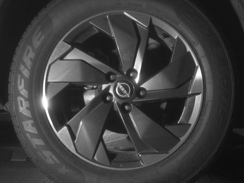 Used 2025 Nissan Rogue SV image 15