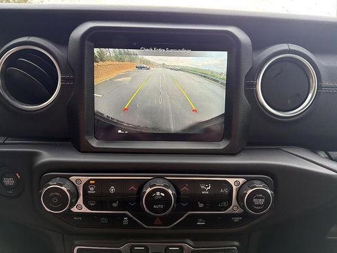 Used 2021 Jeep Wrangler Unlimited Sahara w/ Cold Weather Group image 20