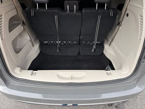 Used 2022 Chrysler Pacifica Touring-L image 19