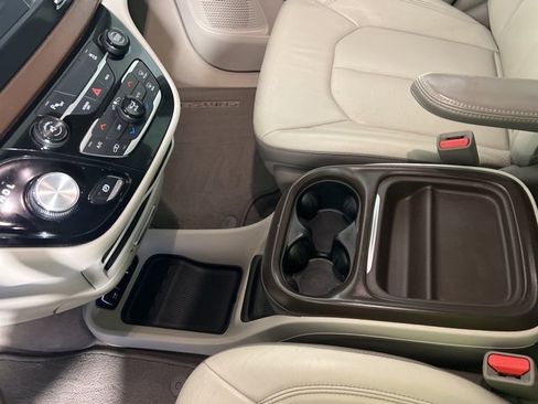 Certified 2017 Chrysler Pacifica Touring-L image 18