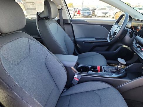 New 2025 Kia K4 LXS image 16